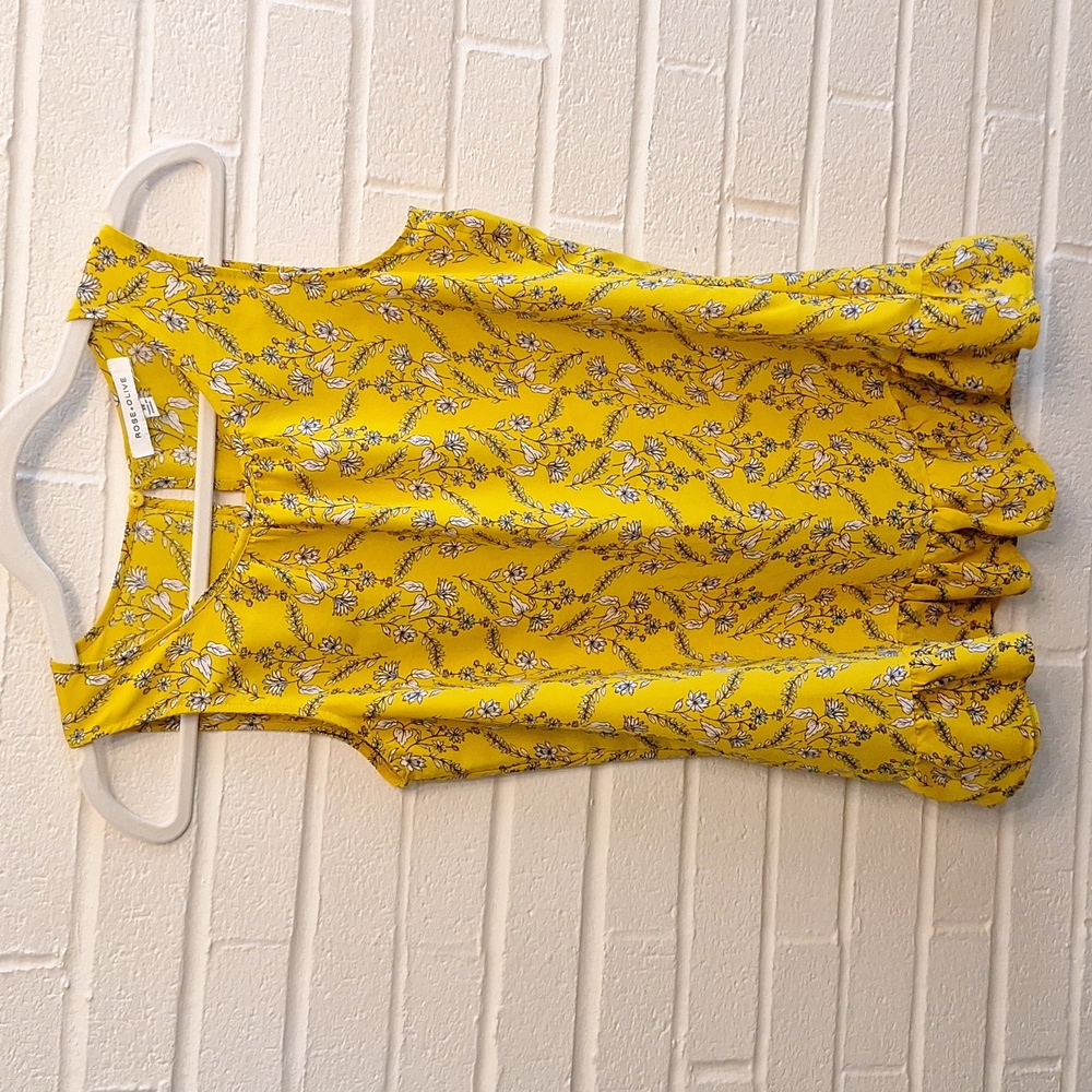 💛 Rose + Olive yellow sleeveless short. Size XS. Like new!